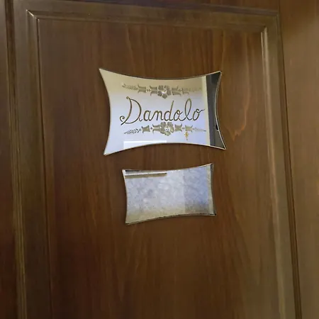 カ デラルテ スイート アパート