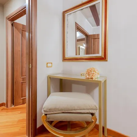 カ デラルテ スイート アパート